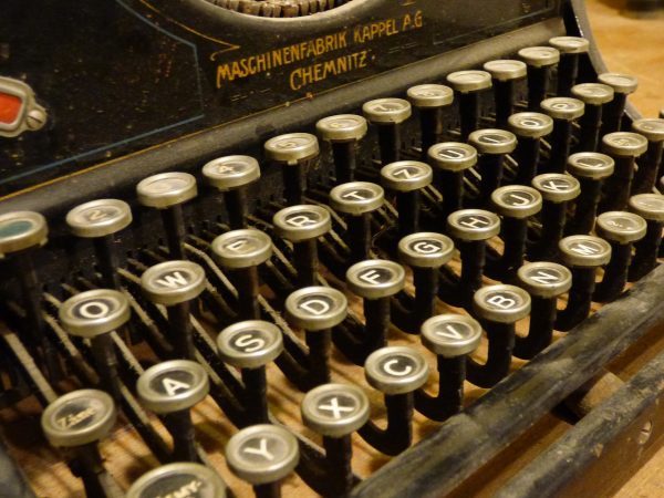 writing tools - typewriter - pixabay