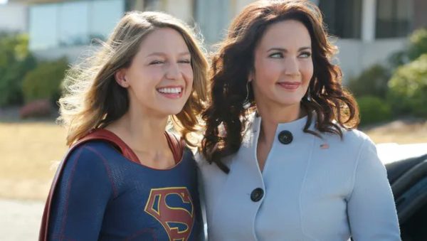 Lynda Carter on Supergirl Set